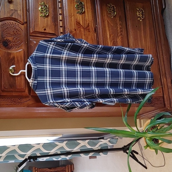💚NWT WOMEN'S NAVY & WHITE PLAID TOP - Picture 2 of 8